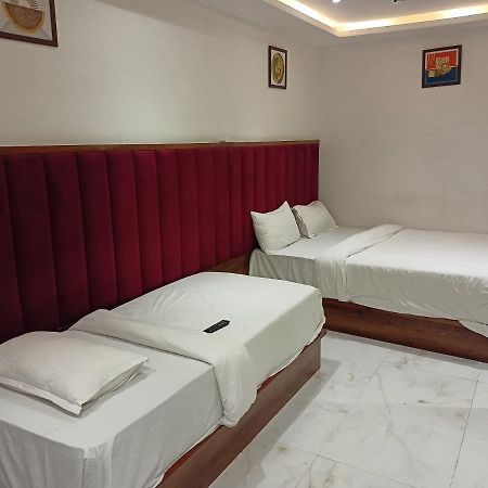 Hotel Palms Residency, Chembur ムンバイ エクステリア 写真