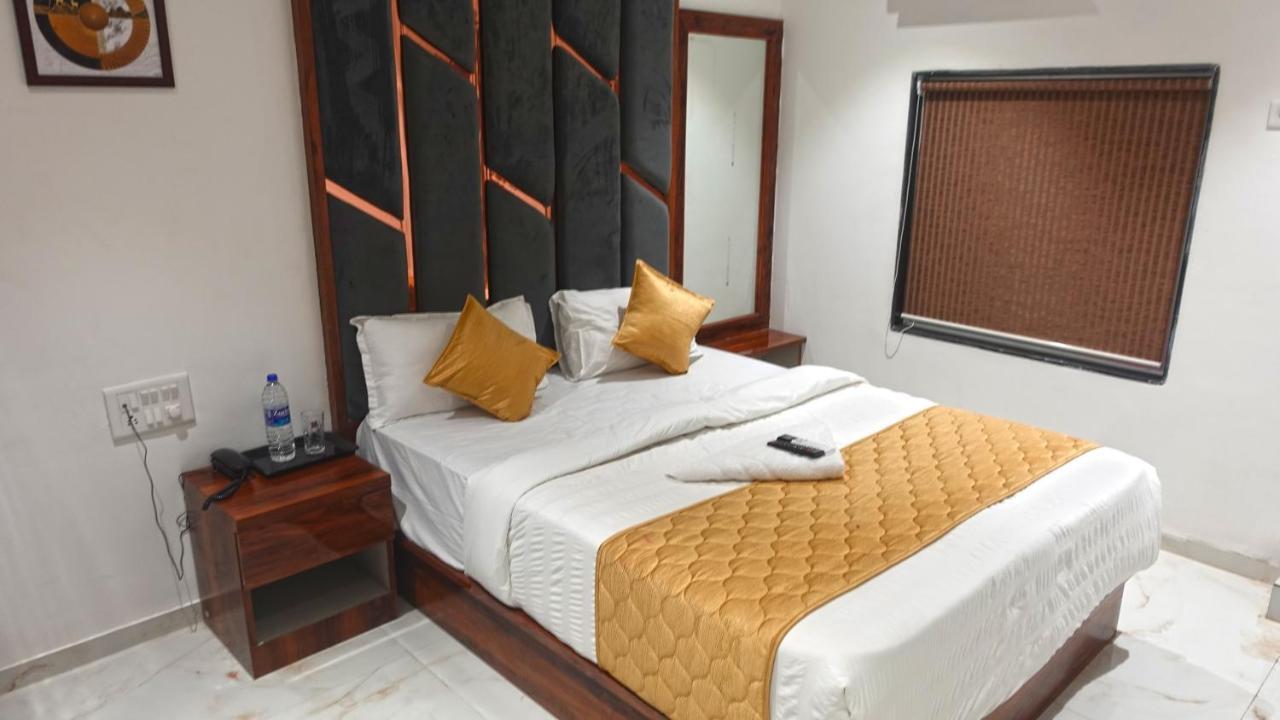 Hotel Palms Residency, Chembur ムンバイ エクステリア 写真