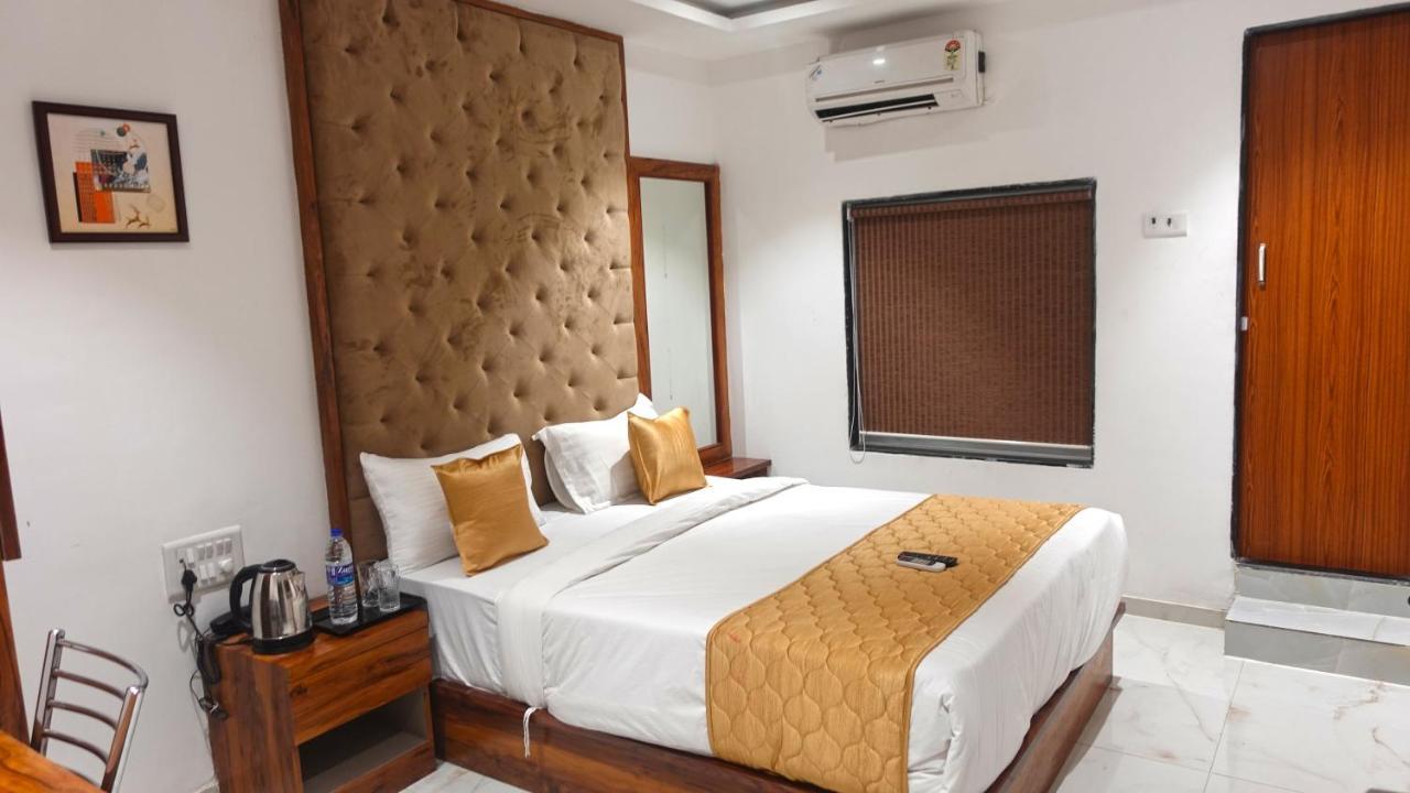 Hotel Palms Residency, Chembur ムンバイ エクステリア 写真