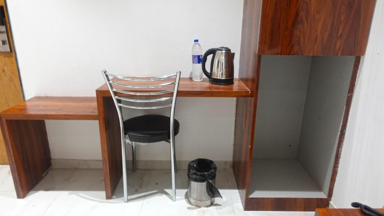 Hotel Palms Residency, Chembur ムンバイ エクステリア 写真