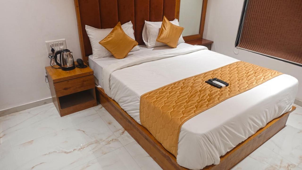 Hotel Palms Residency, Chembur ムンバイ エクステリア 写真