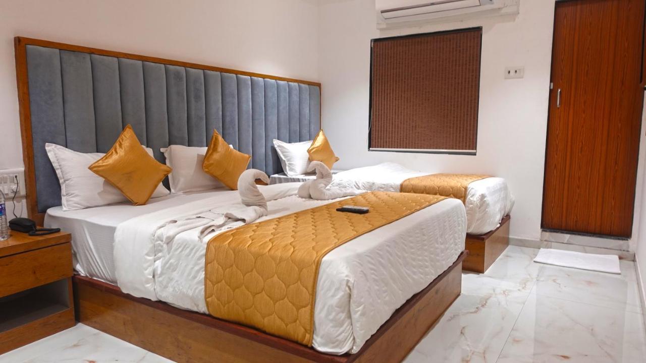Hotel Palms Residency, Chembur ムンバイ エクステリア 写真
