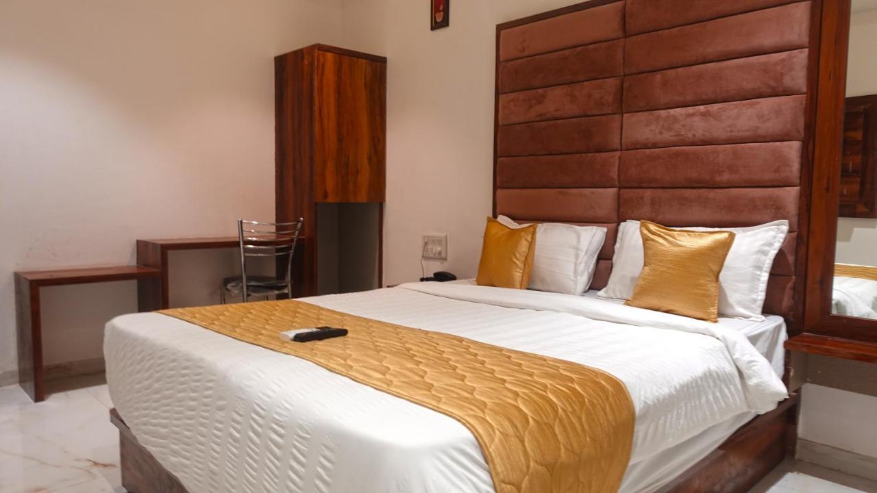 Hotel Palms Residency, Chembur ムンバイ エクステリア 写真