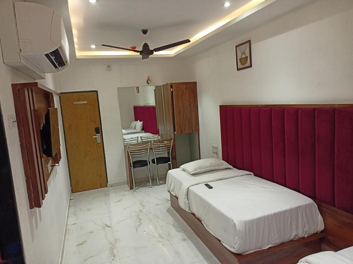 Hotel Palms Residency, Chembur ムンバイ エクステリア 写真