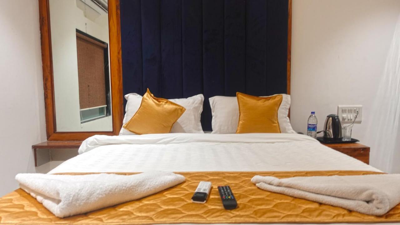 Hotel Palms Residency, Chembur ムンバイ エクステリア 写真