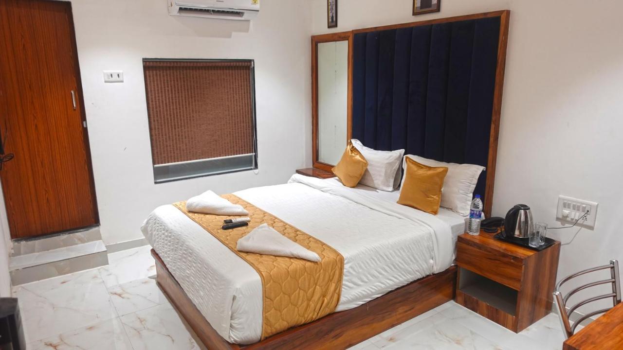 Hotel Palms Residency, Chembur ムンバイ エクステリア 写真