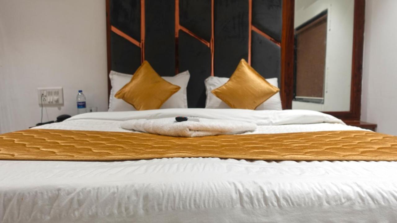 Hotel Palms Residency, Chembur ムンバイ エクステリア 写真