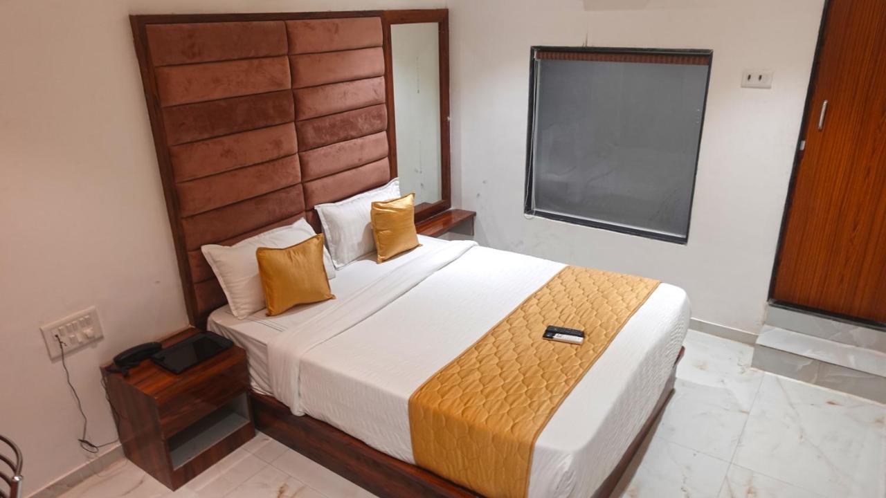 Hotel Palms Residency, Chembur ムンバイ エクステリア 写真