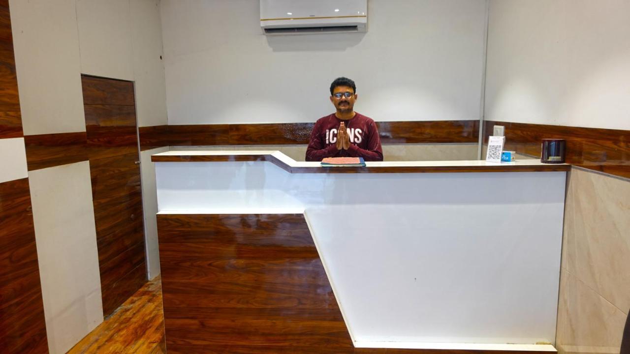 Hotel Palms Residency, Chembur ムンバイ エクステリア 写真