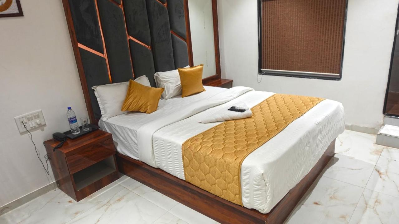 Hotel Palms Residency, Chembur ムンバイ エクステリア 写真