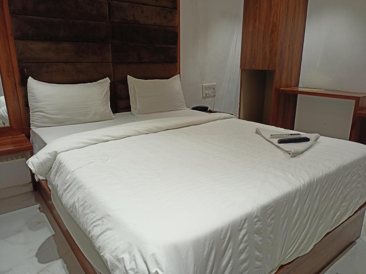 Hotel Palms Residency, Chembur ムンバイ エクステリア 写真