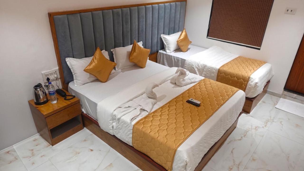 Hotel Palms Residency, Chembur ムンバイ エクステリア 写真