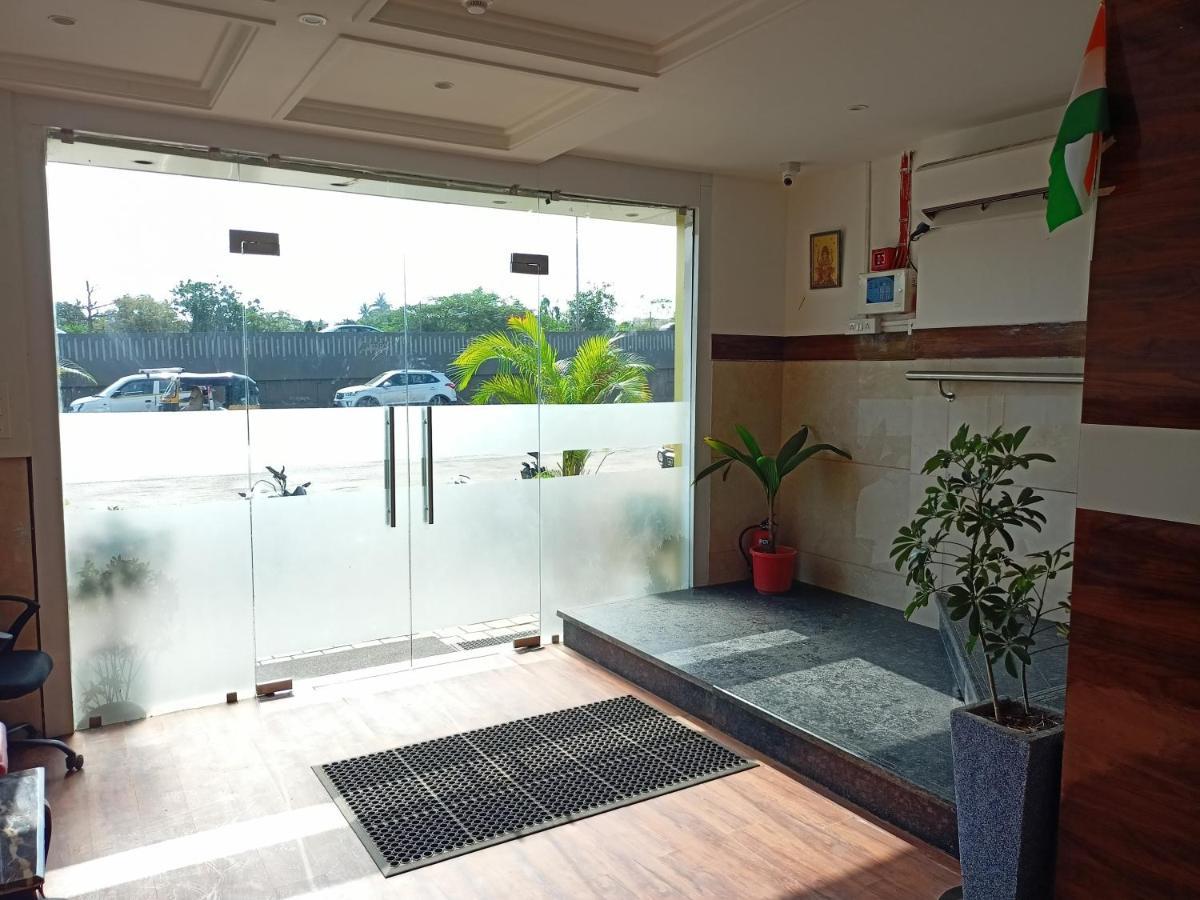 Hotel Palms Residency, Chembur ムンバイ エクステリア 写真