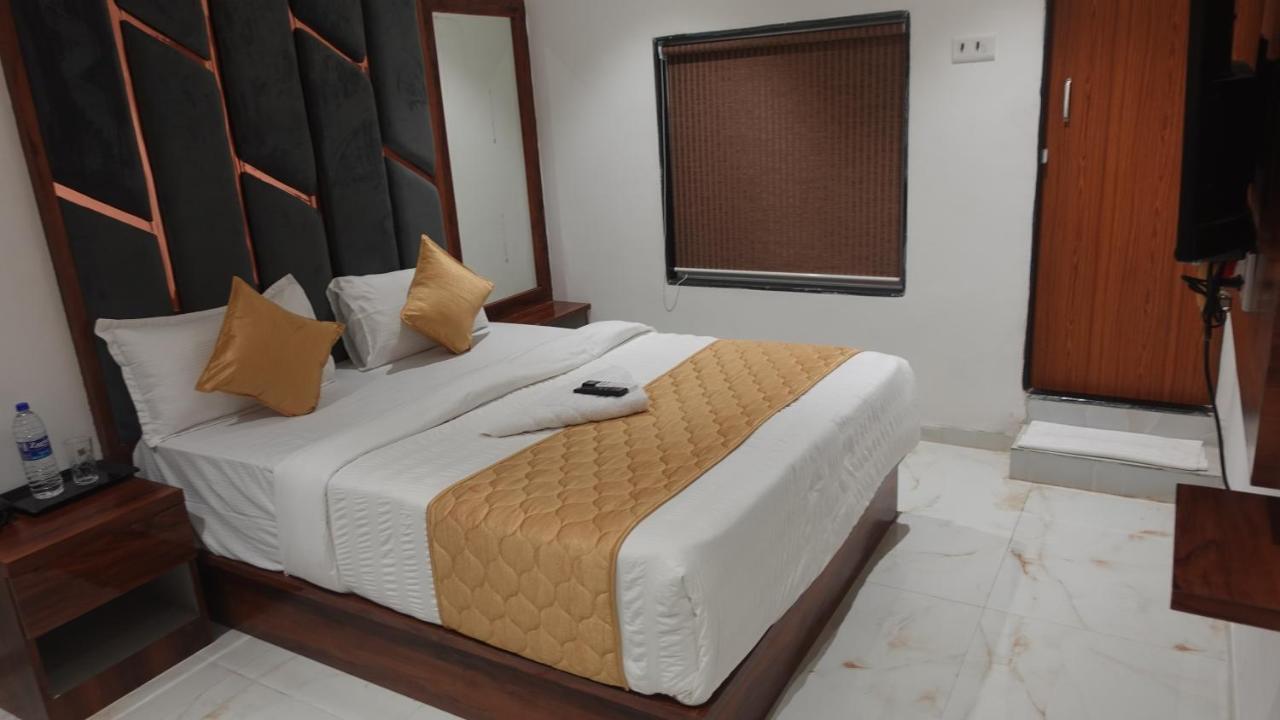 Hotel Palms Residency, Chembur ムンバイ エクステリア 写真